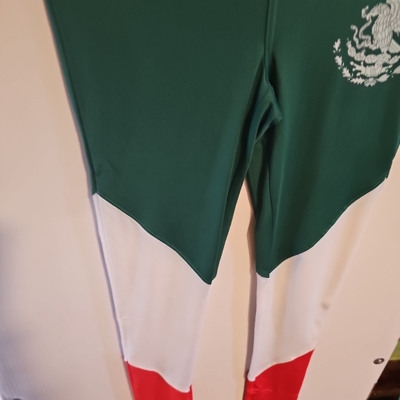NWOT Women's Tipsy Elves Size XS Mexico Leggings Red Green White - Picture 5 of 7